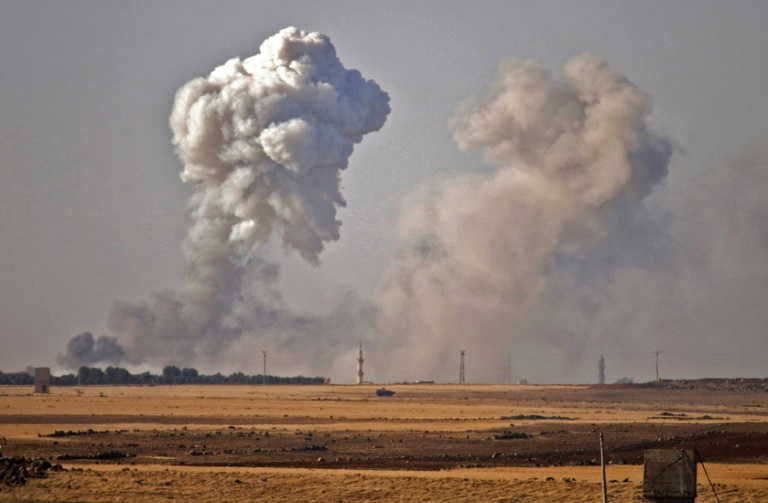 مئات الضربات الجوية تستهدف بلدات في جنوب سوريا