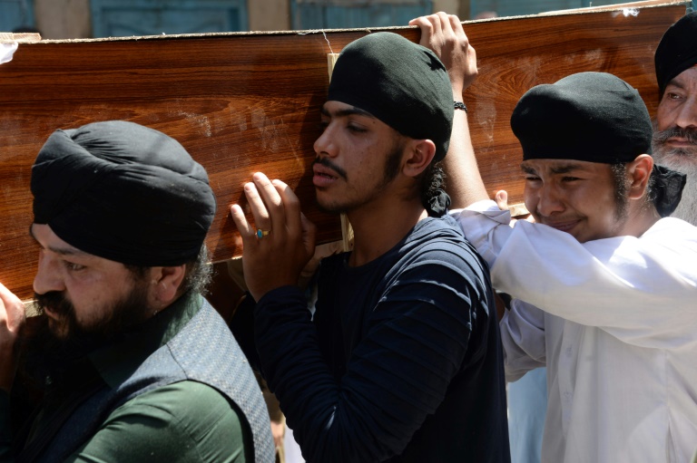 حزن وغضب لدى الأفغان السيخ والهندوس غداة اعتداء انتحاري خلّف 19 قتيلًا