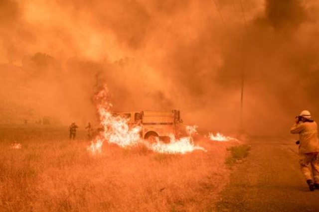 أوامر إجلاء إثر اندلاع حرائق غابات في شمال كاليفورنيا