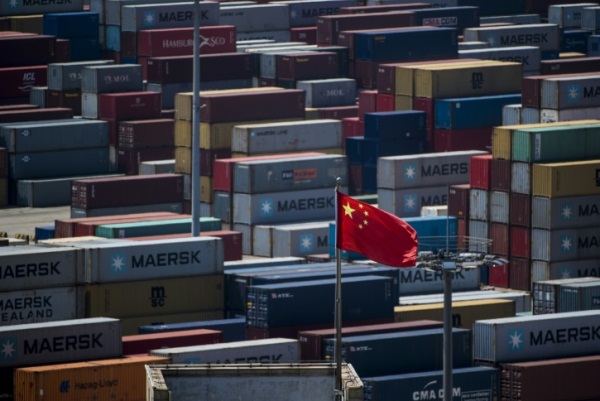 الولايات المتحدة والصين تدخلان في حرب تجارية