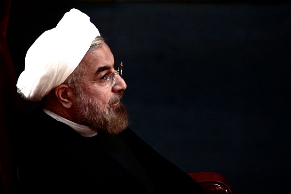 في تحول مفاجئ.. محافظو إيران يدعمون روحاني