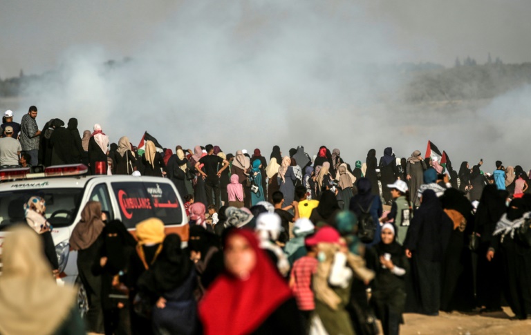 مسيرة نسائية حاشدة على الحدود الشرقية لغزة مع إسرائيل