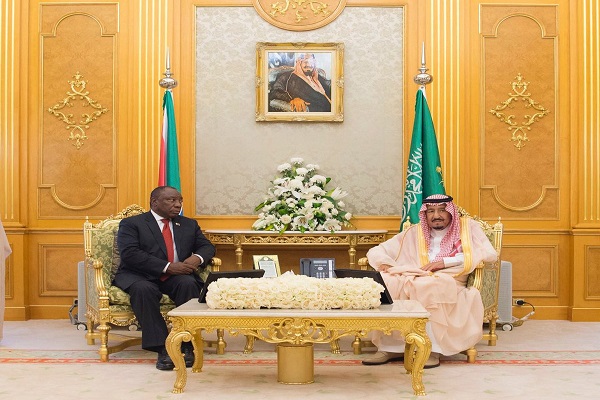 العاهل السعودي ورئيس جنوب إفريقيا خلال جلسة المباحثات