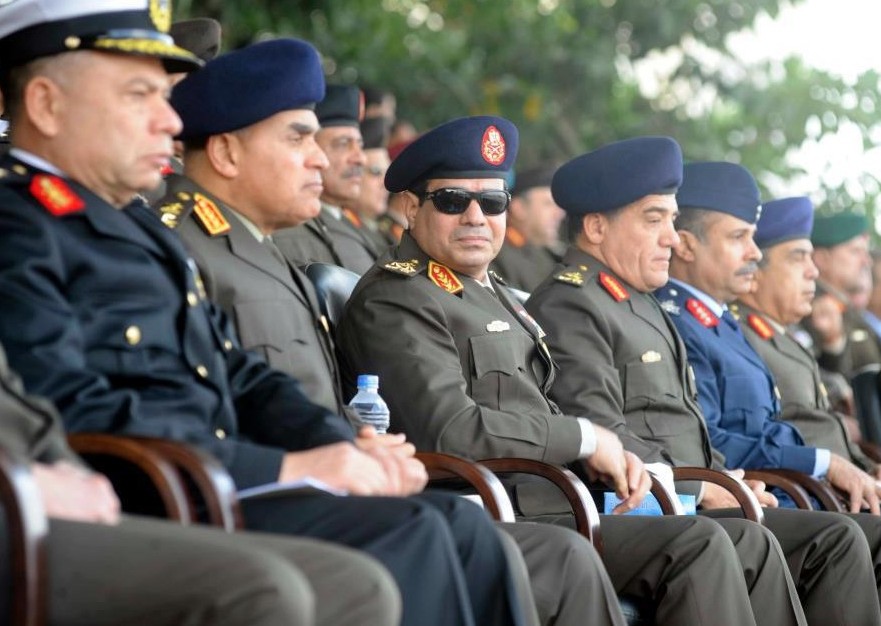 البرلمان المصري يقر قانونا يحصّن كبار ضباط الجيش
