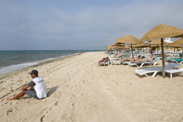 شواطئ تونس تستعيد سياحها
