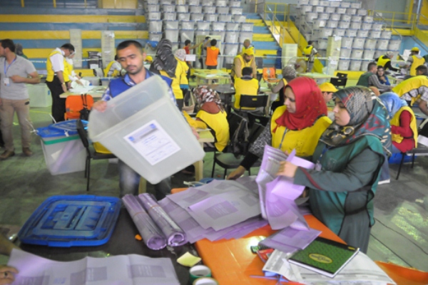 بدء عد أصوات الناخبين يدويًا في أربيل العراقية