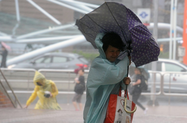 إلغاء رحلات وإقفال مدارس مع اقتراب الإعصار ماريا في تايوان