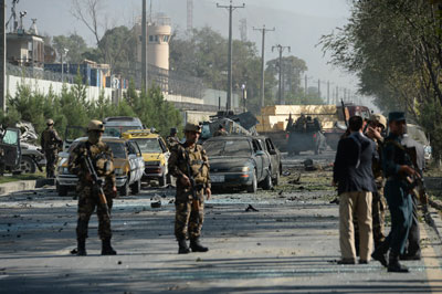 ضحايا في هجوم انتحاري قرب وزارة أفغانية