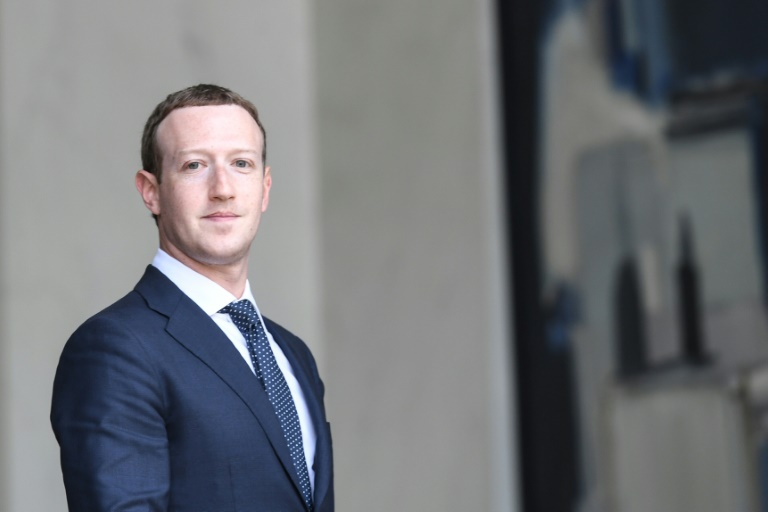 مؤسس فيسبوك يجد نفسه في خضم جدل جديد حول المحرقة