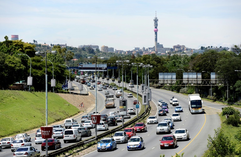 مقتل 11 سائق حافلة بكمين في جنوب أفريقيا