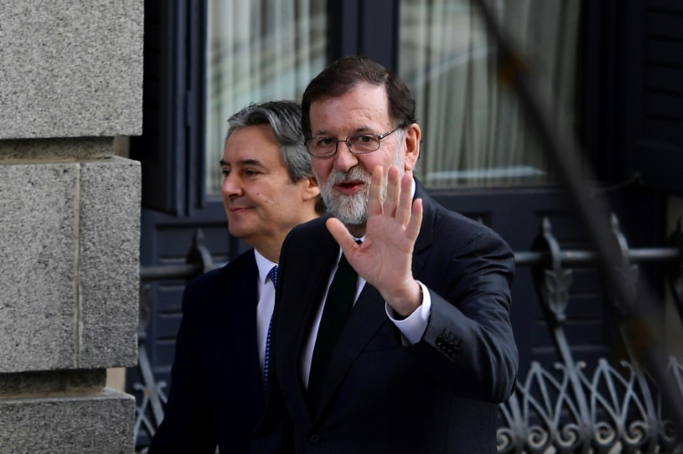 اليمين الاسباني ينتخب رئيسا له بعد رحيل راخوي في اسبانيا