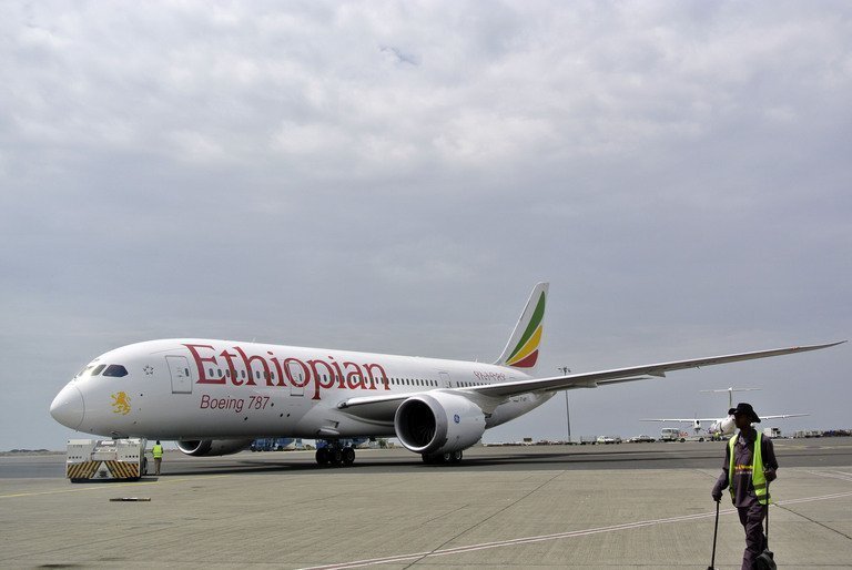 اقلاع اول رحلة ركاب منذ 20 عاما من اثيوبيا الى اريتريا