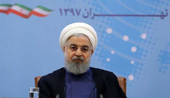 روحاني متحدثا امام سفراء بلاده يوم الأحد (إرنا)