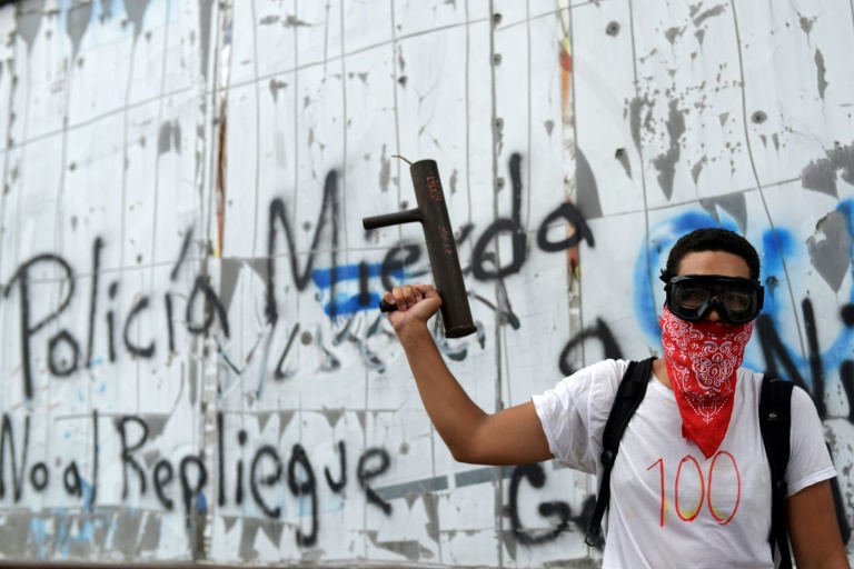 الطلاب يحتفلون بمرور مئة يوم على تمردهم في نيكاراغوا