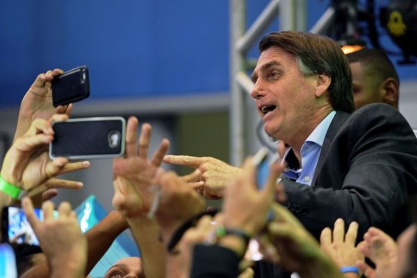 "ترامب البرازيلي" يكره المثليين والأفارقة