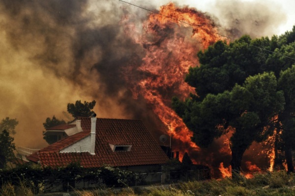 اليونان في حداد بعد كارثة الحرائق