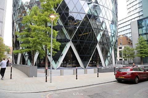 مبنى 30 سانت ماري اكس، لندن، (2001-2004) المعمار: نورمان فوستر، تفصيل.