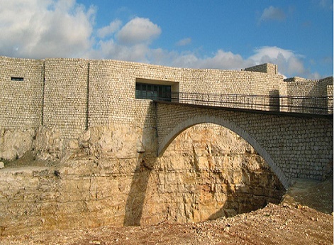 مبنى الاكاديمية لحماية البيئة في عجلون/ الأردن (2009-2014)، المعمار: عمار خماش، منظر عام.