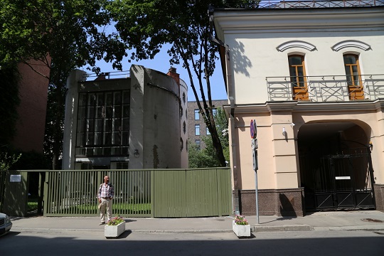 دارة ميلنيكوف (1927-29)، المعمار قنسطنطين ميلنيكوف، موسكو، الواجهة الامامية.