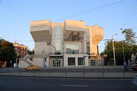 نادي روساكوف (1927-29)، موسكو، المعمار قنسطنطين ميلنيكوف، موسكو، منظر عام.