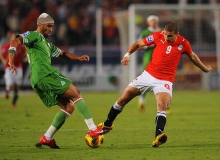 لقطة من مباراة مصر والجزائر الأخيرة