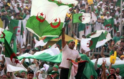 الأنصار الجزائريون ملؤوا جنبات ملعب المريخ عن آخره