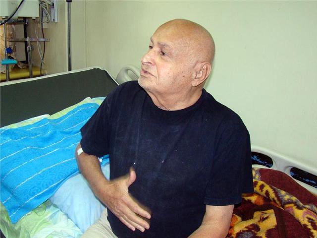 صورة لعمو بابا و هو في المستشفى