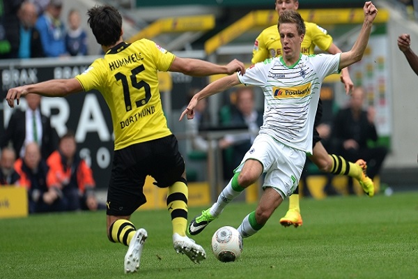 مونشنغلادباخ يلحق الهزيمة الأولى بدورتموند