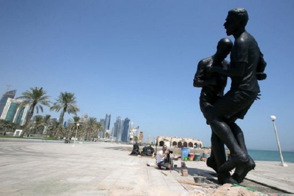 منحوتة فنية للفنان عادل عبد الصمد على كورنيش الدوحة تحمل عنوان 