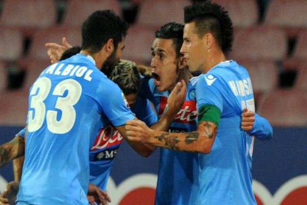 نابولي يواصل ملاحقة روما