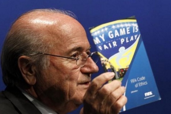 رئيس الاتحاد الدولي لكرة القدم، السويسري جوزيف بلاتر