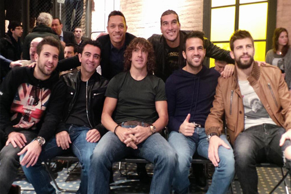 زملاء ميسي في الفريق حضروا الحفل لمشاركته فرحته