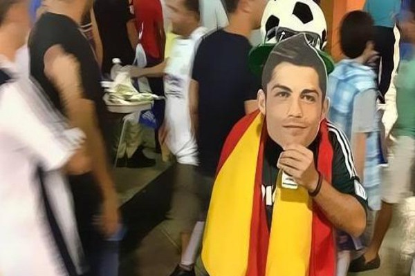 45 ألف مشجع مدريدي يرتدون قناع رونالدو أمام غلطة سراي 