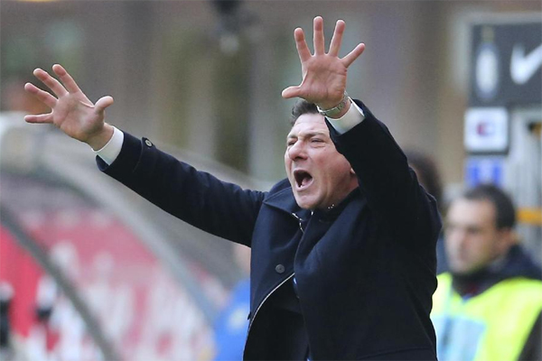 المدرب الإيطالي والتر ماتزاري مدرب إنتر ميلان الإيطالي 