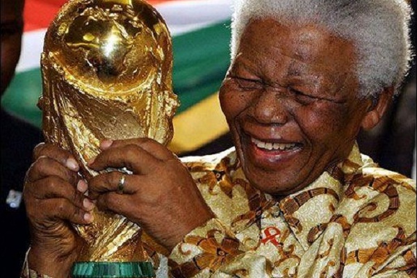 رئيس جنوب افريقيا السابق نيلسون مانديلا توفي عن 94 عاما