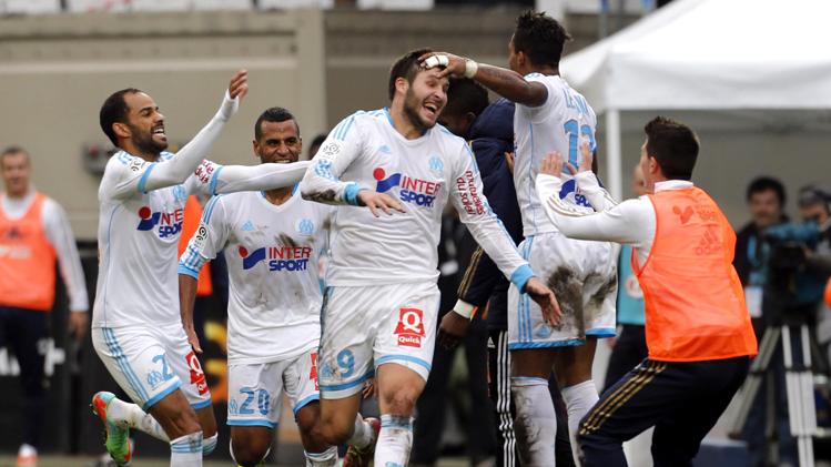 مرسيليا يتجنب سقوطاً رابعاً بين جماهيره