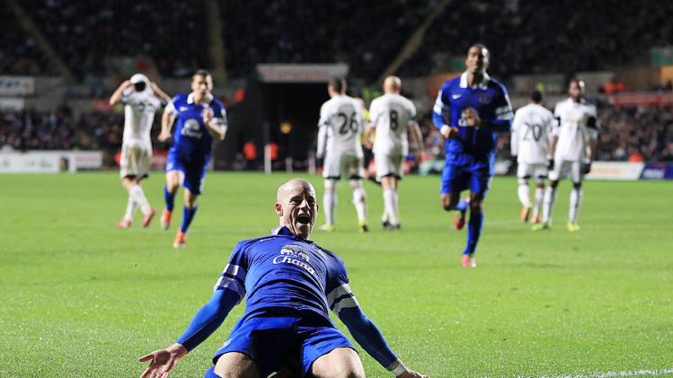 إيفرتون يبقى في قلب الصراع على الصدارة