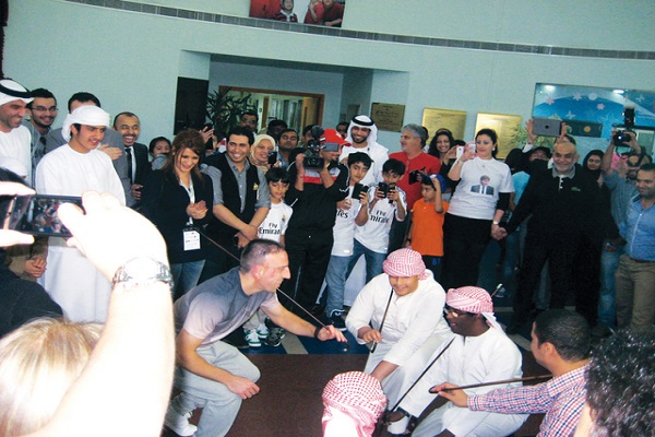 الفرنسي فرانك ريبيري يرقص على الأنغام الإماراتية في دبي