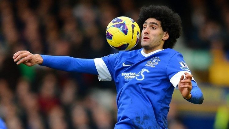 مويس يضم لاعبه السابق فيلاني لمانشستر يونايتد