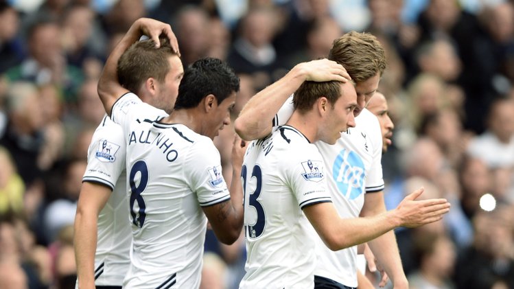 توتنهام يهزم نوريتش سيتي بثنائية