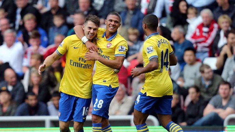 أرسنال بمشاركة أوزيل يتصدر بفوز على سندرلاند 