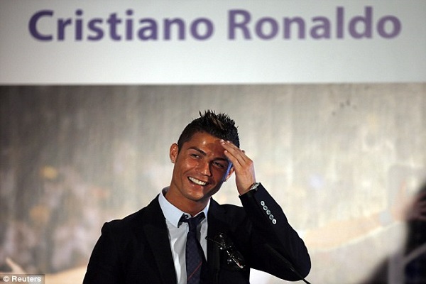 رونالدو سعيد بتمديد عقده مع الملكي