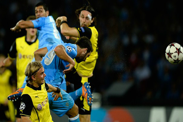 الأرجنتيني هيغواين قاد نابولي لفوز ثمين على دورتموند