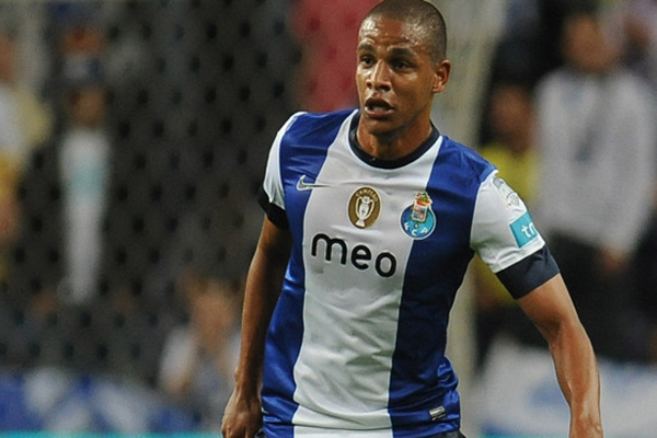 البرازيلي فرناندو ريجيس لاعب خط وسط بورتو البرتغالي