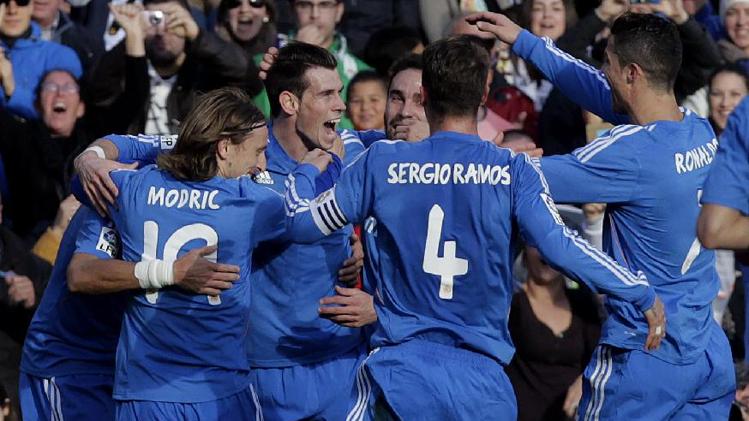 غاريث بيل سجل هدفاً من ركلة حرة مباشرة