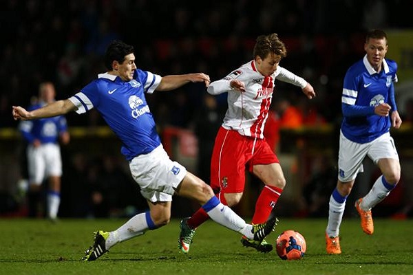 ايفرتون يتخطي عقبة مضيفه ستيفيندج برباعية