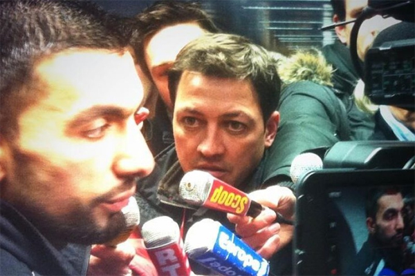 المدافع الفرنسي سونير ارتيك لحظة حديثه لوسائل الإعلام