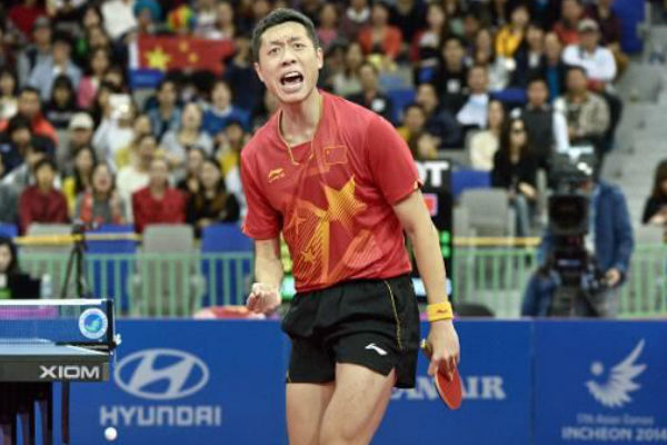 الصيني شو شين عند فوزه بذهبية كرة الطاولة