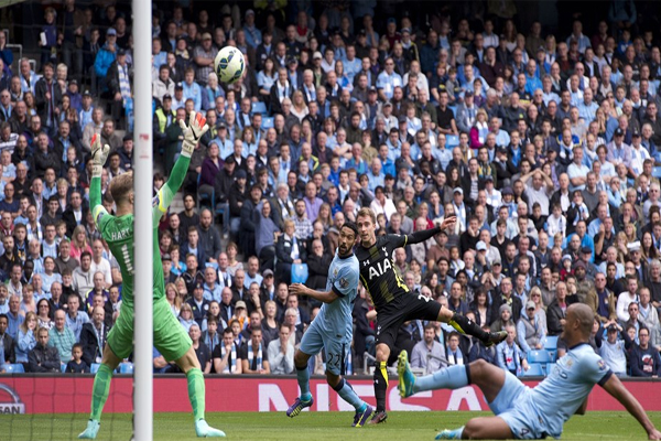 جانب من مباراة بين مانشستر سيتي وتوتنهام