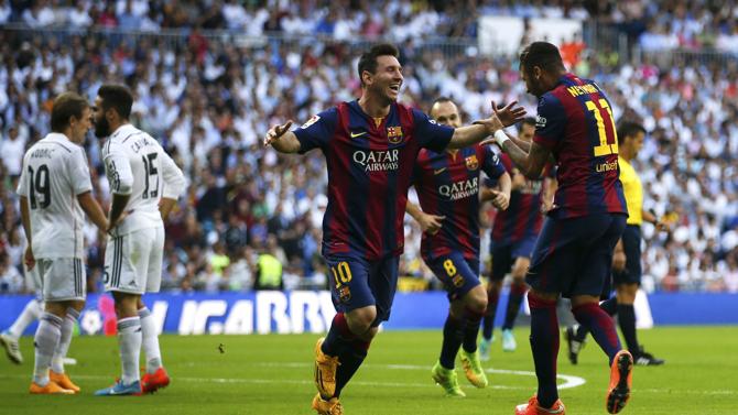 نيمار يحتفل مع ميسي بهدف التقدم لبرشلونة على ريال مدريد